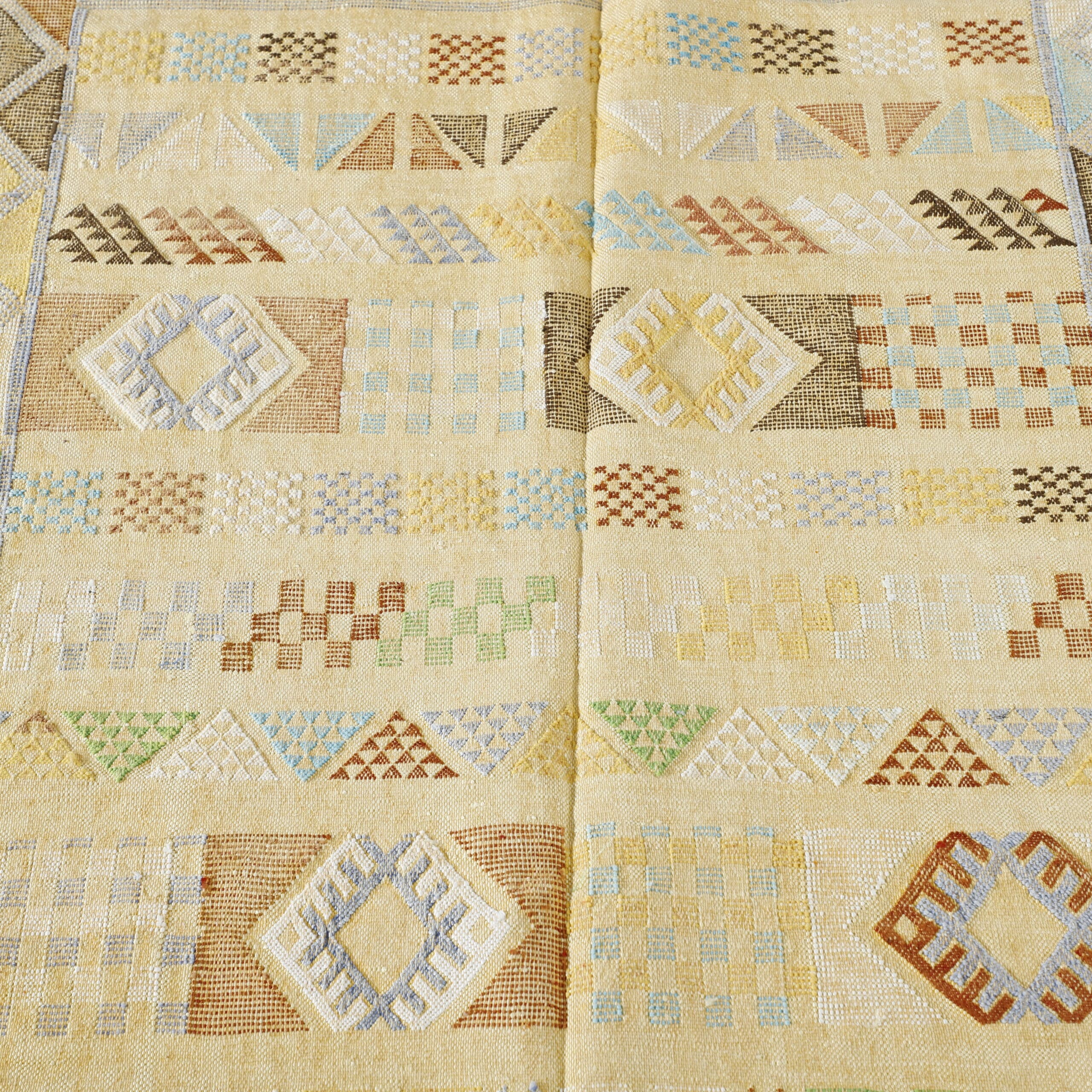 Neutral Moroccan Kilim rug with Geometric Motifs