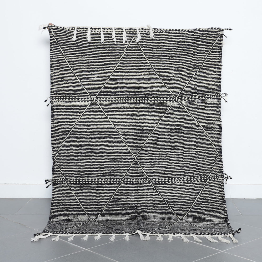 Moroccan Zanafi Kilim with Diamond Pattern
