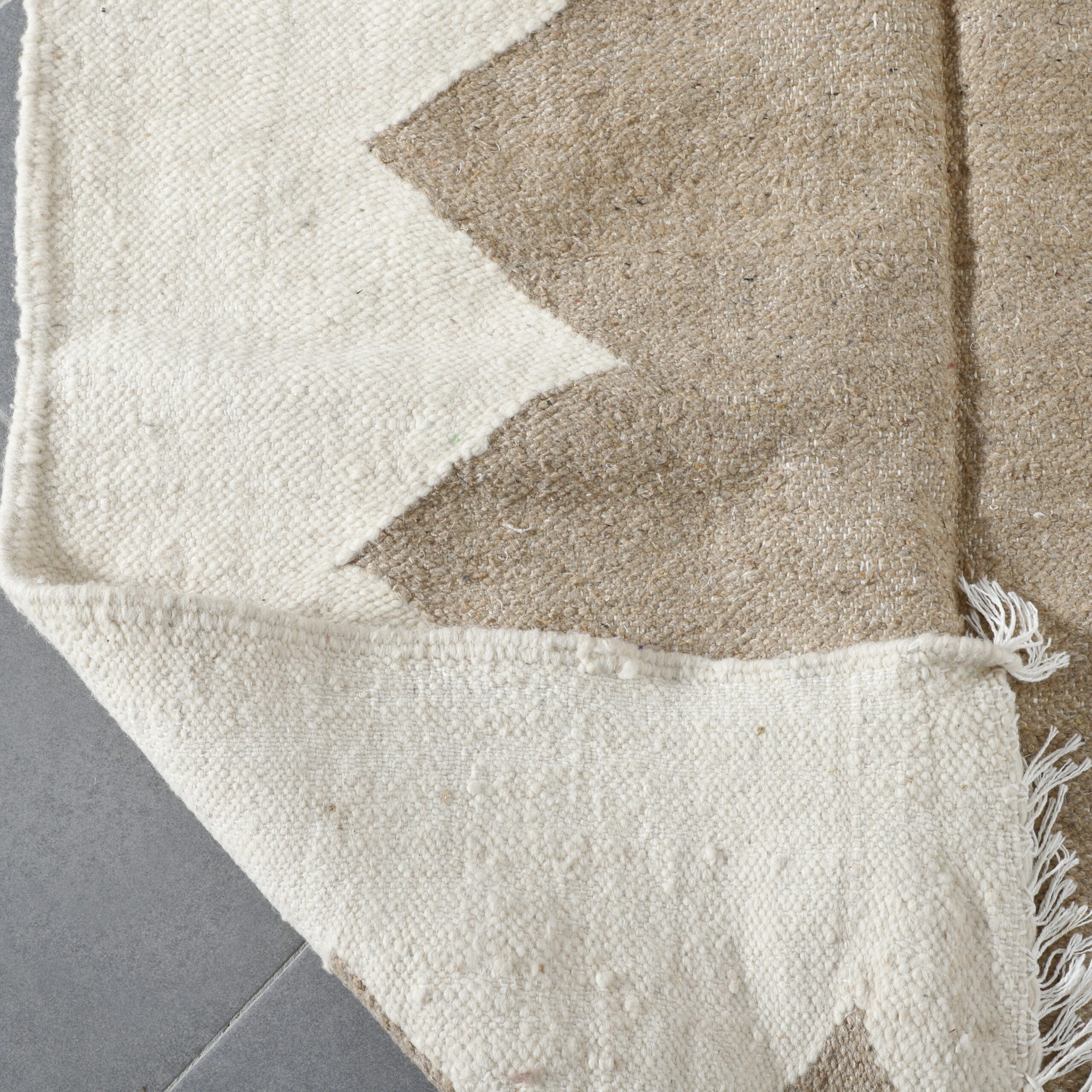Neutral Moroccan Beni Ourain Rug with Zig-Zag Design