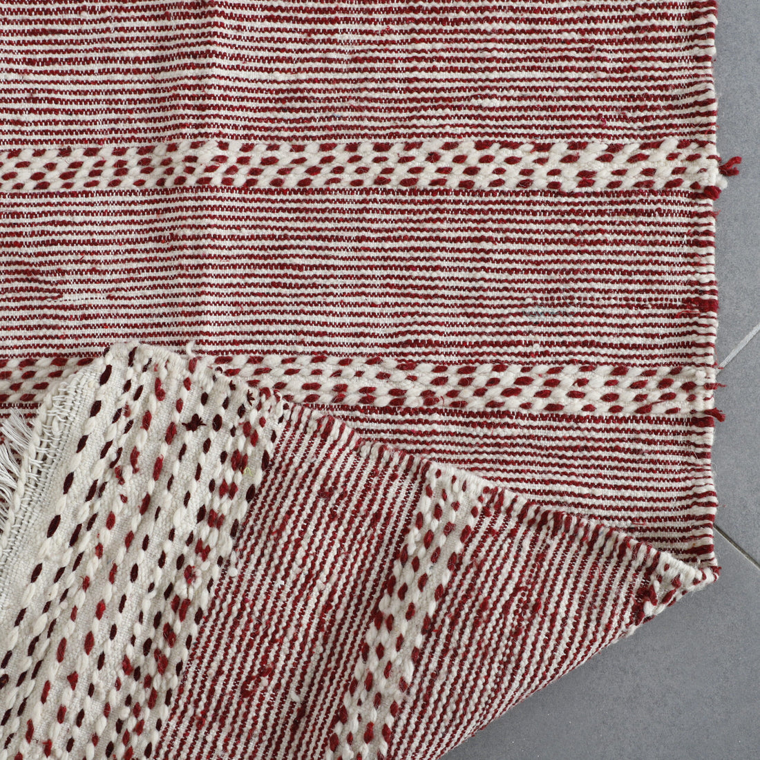Moroccan Kilim Rug with Stripes - Handwoven Traditional Pattern