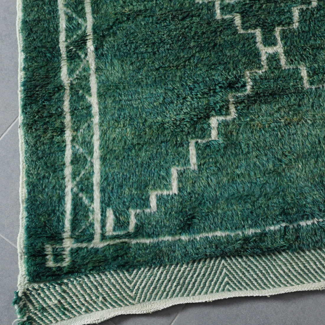 Elegant Moroccan Beni Ourain Rug with Geometric Diamond Pattern