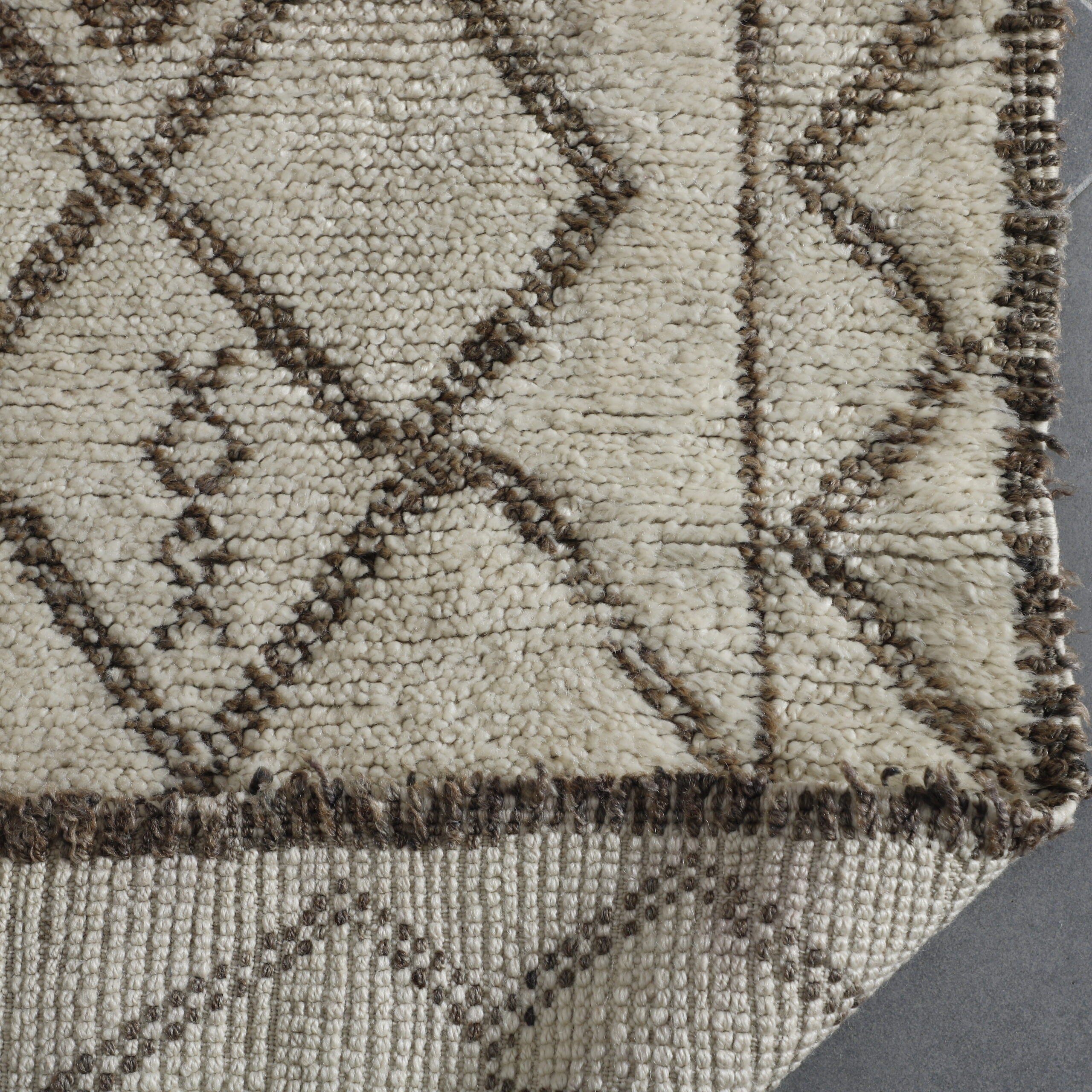 Classic Moroccan Beni Ourain Rug with Diamond Lattice