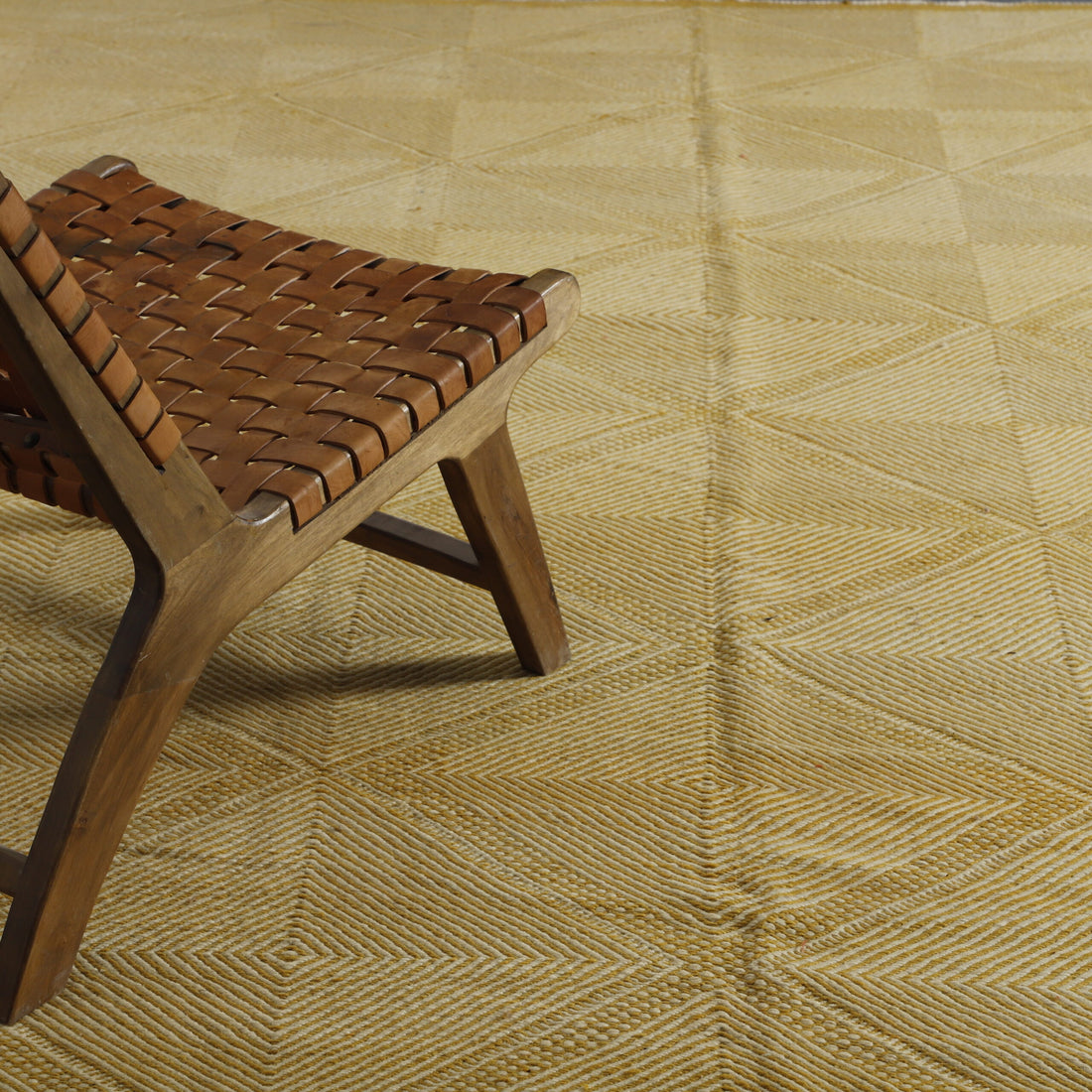 Majestic Zanafi Rug with Geometric Diamond Pattern