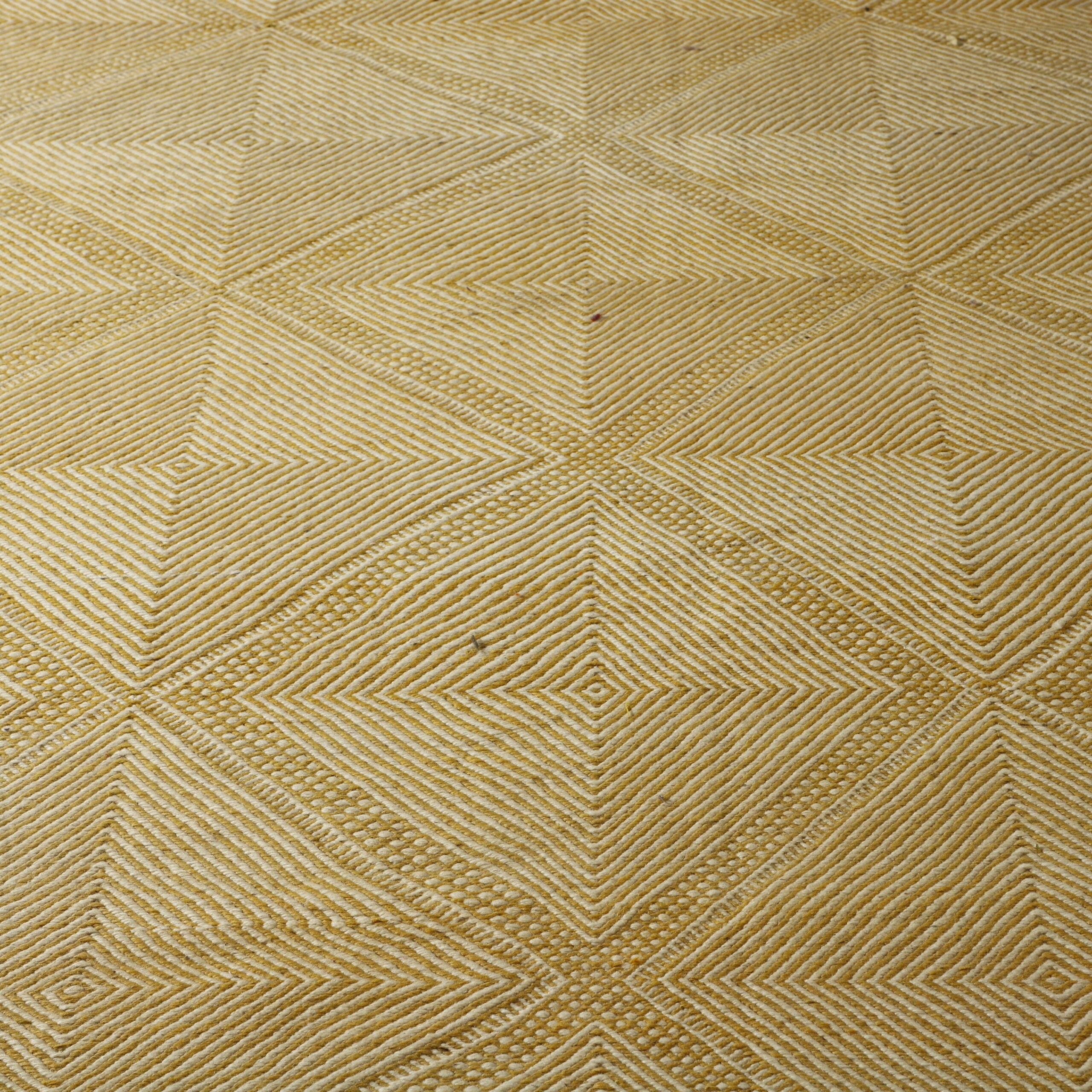 Majestic Zanafi Rug with Geometric Diamond Pattern