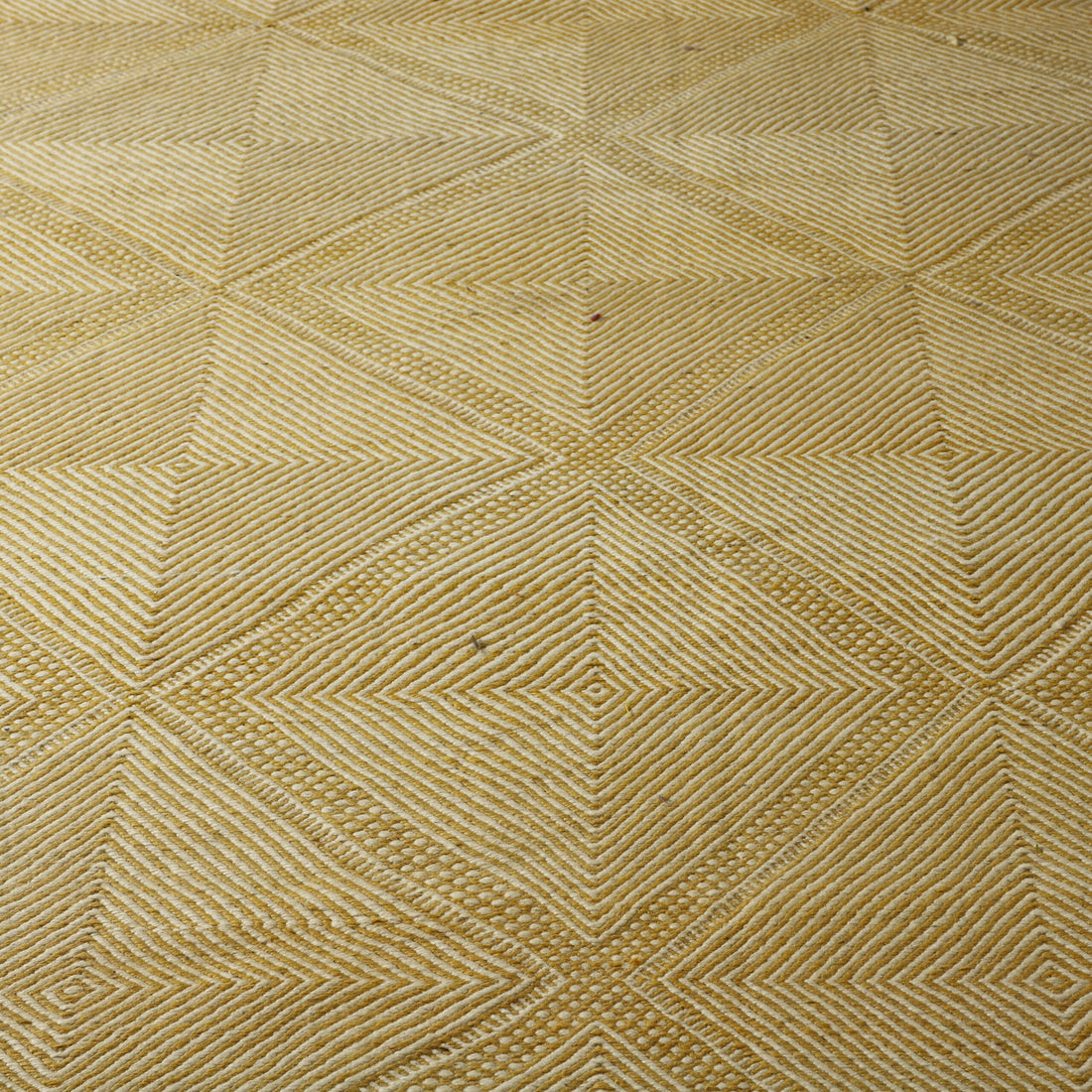 Majestic Zanafi Rug with Geometric Diamond Pattern