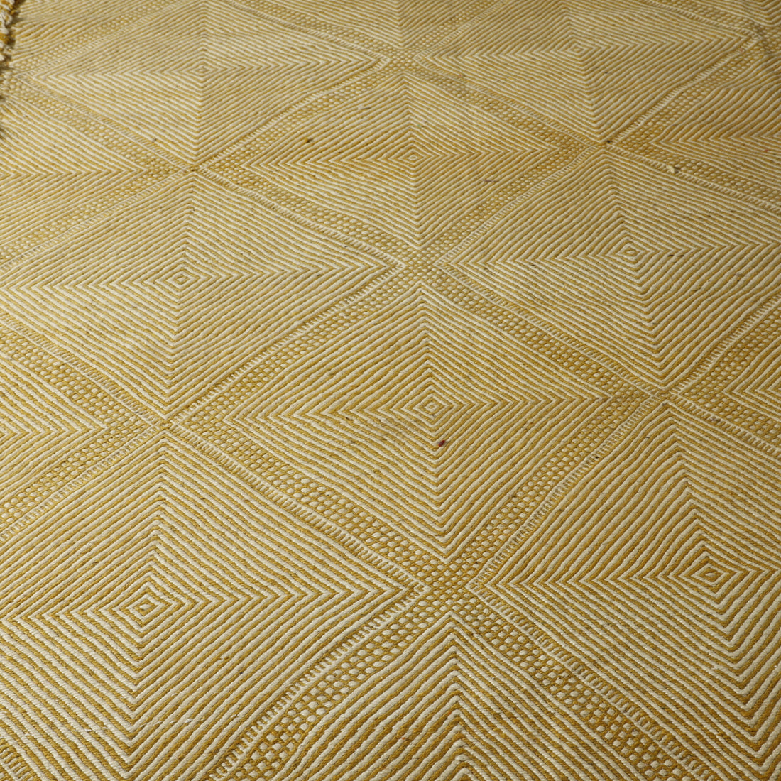 Majestic Zanafi Rug with Geometric Diamond Pattern