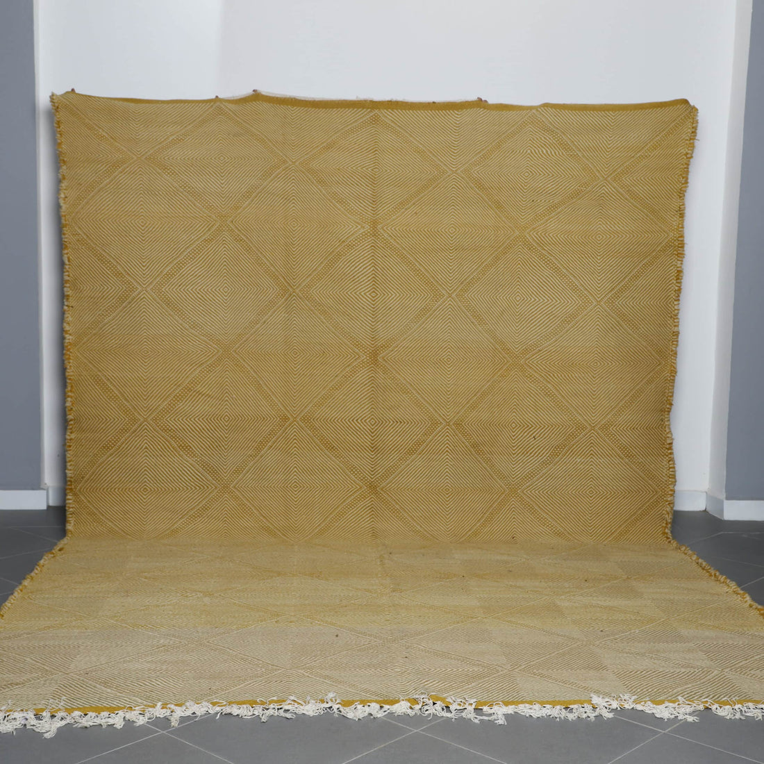 Majestic Zanafi Rug with Geometric Diamond Pattern