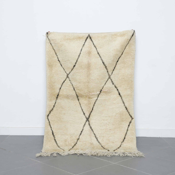 Moroccan Beni Ouarain Rug 154cm x 104cm – Handmade Wool Carpet with Diamond Pattern