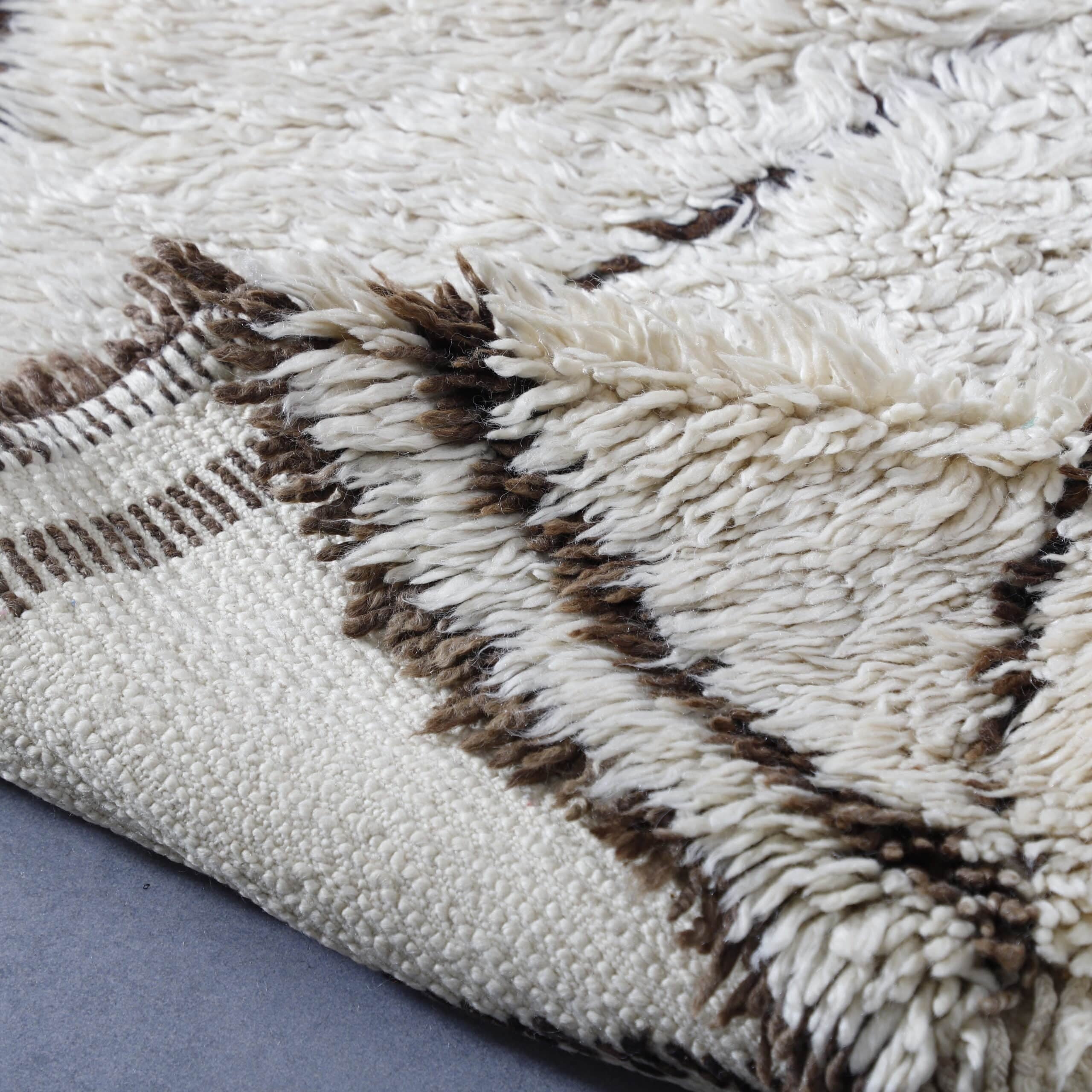 Vintage Beni Ourain Rug 8.2×6.1 Ft – Handknotted Moroccan Wool Carpet