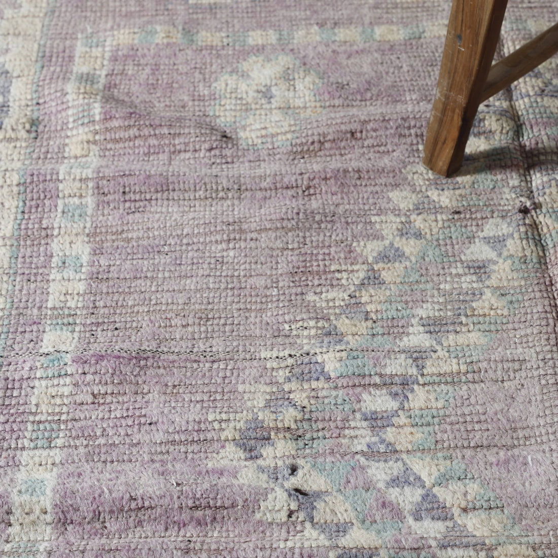 Vintage Oulad Bousbaa Rug 5.8×9.8 Ft – Authentic Moroccan Carpet