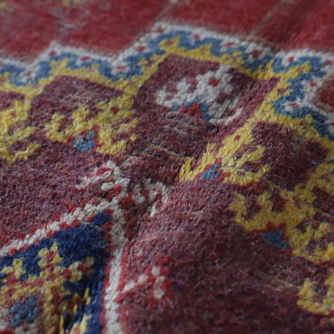 Vintage Ait Ouaouzguite Rug 9×5 Ft – Moroccan Handmade