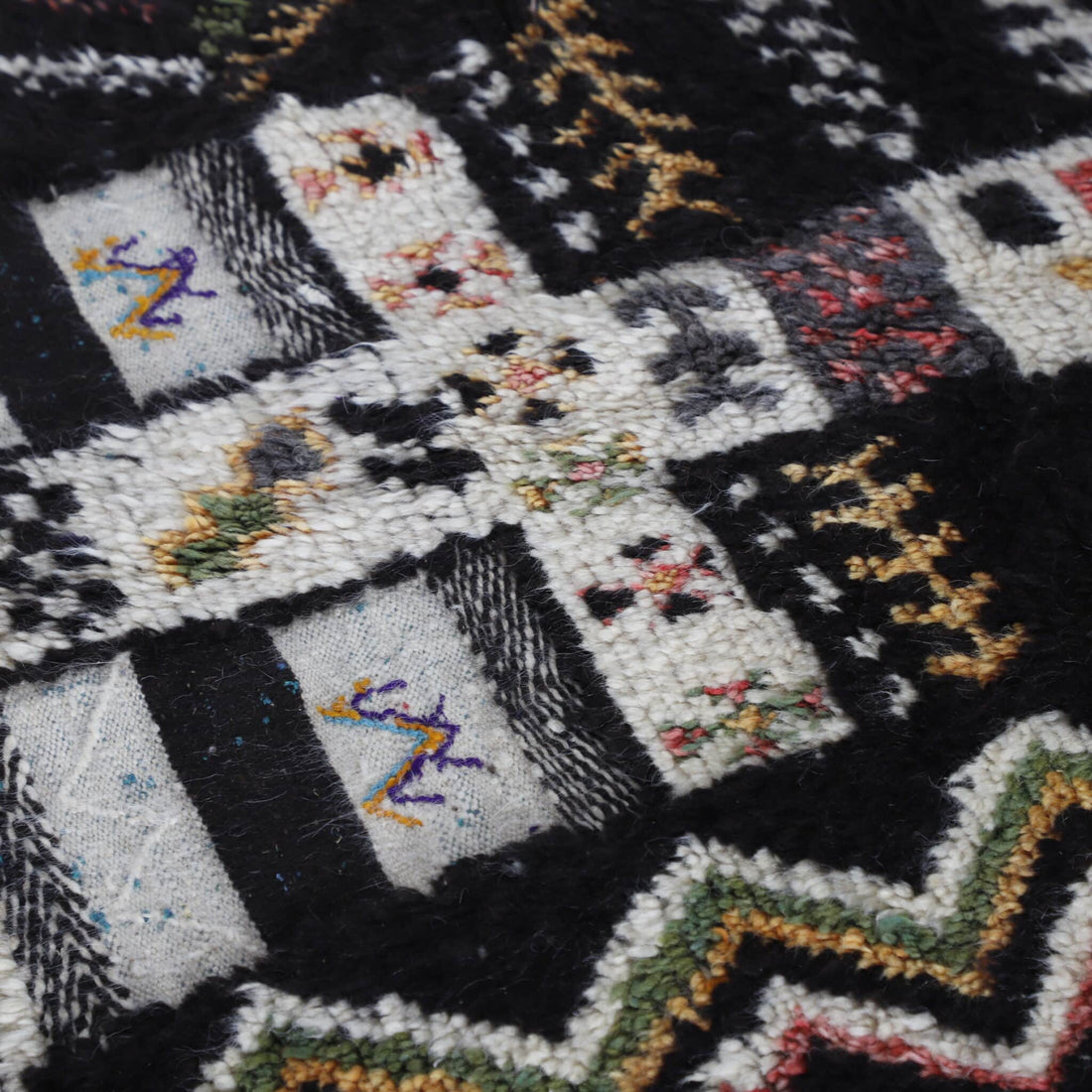 Ait Kalla Carpet 4.5×3.3 Ft – Vintage Moroccan Wool