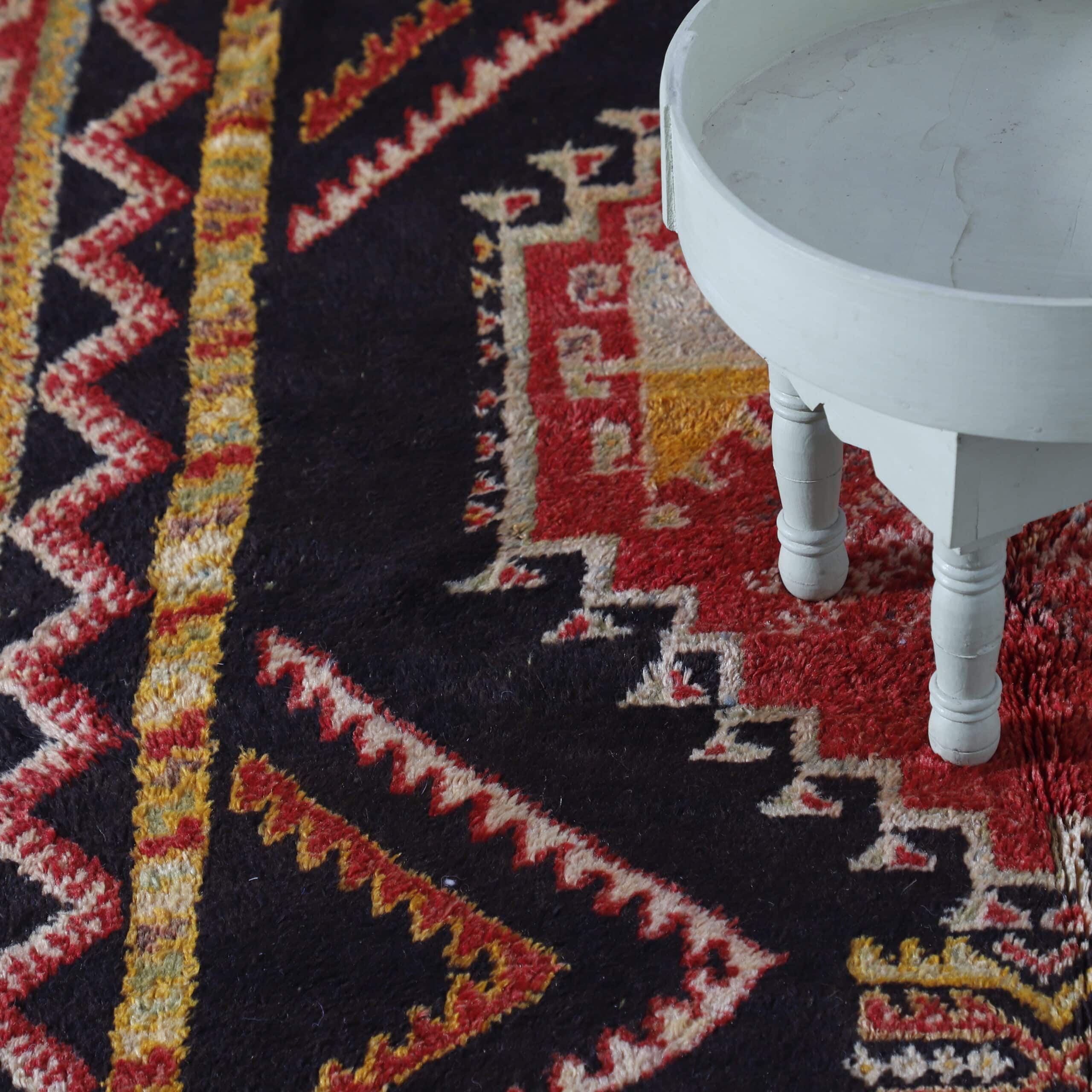 Long Taznakht Rug 9.7×4.8 Ft – Vintage Moroccan Wool