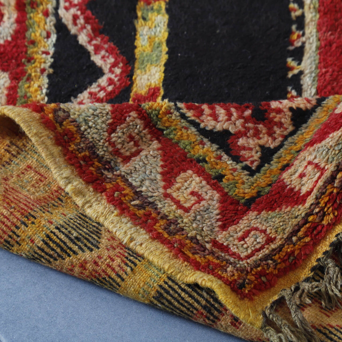 Long Taznakht Rug 9.7×4.8 Ft – Vintage Moroccan Wool