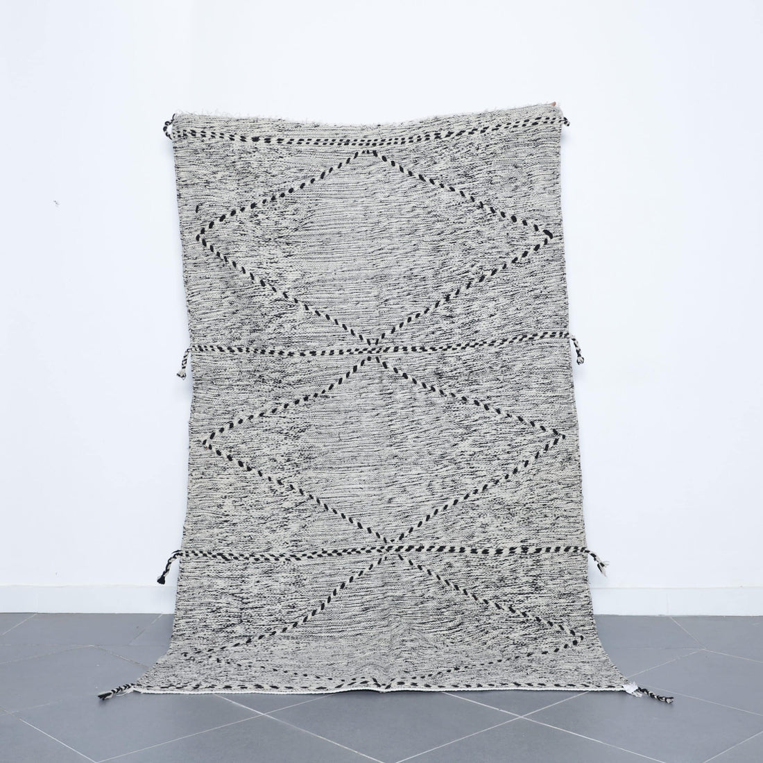 Zanafi Kilim Rug – 7.9×4.7 ft Handmade Moroccan Flatweave