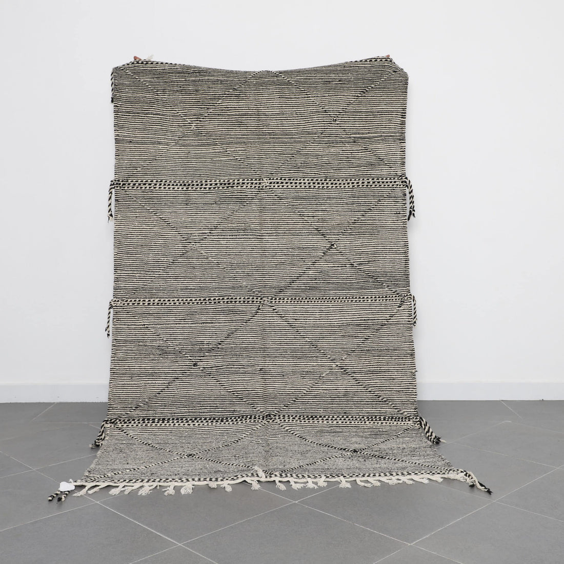 Zanafi Kilim Rug 8.2×4.8 Ft – Handwoven Moroccan Wool Rug