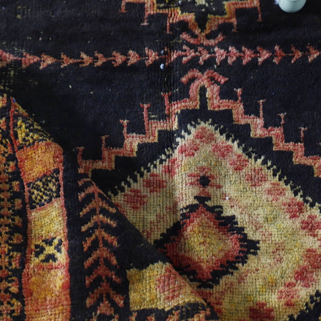 Old Black Wool Taznakht Rug 4.8×3.3 Ft – Vintage Handmade