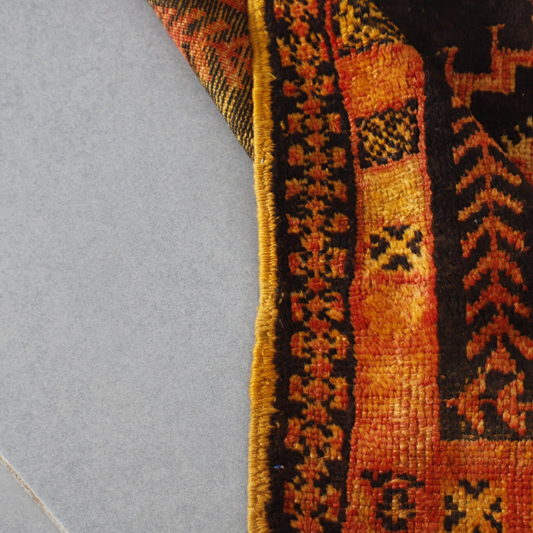 Old Black Wool Taznakht Rug 4.8×3.3 Ft – Vintage Handmade