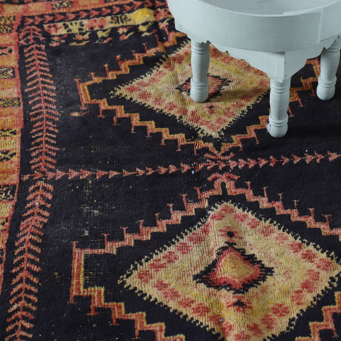 Old Black Wool Taznakht Rug 4.8×3.3 Ft – Vintage Handmade