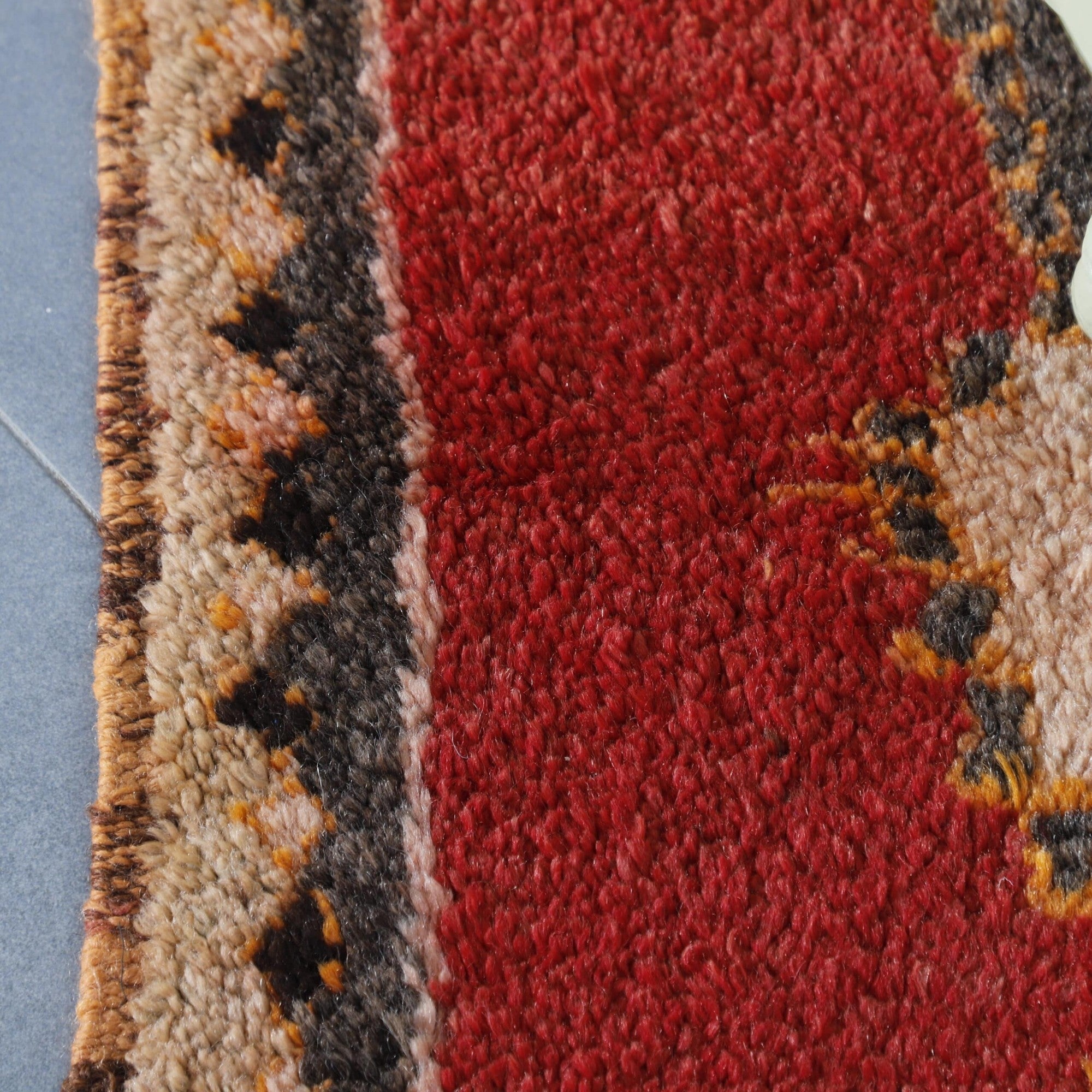 Taznakht Vintage Rug 5.7×3.2 Ft – Handmade Wool
