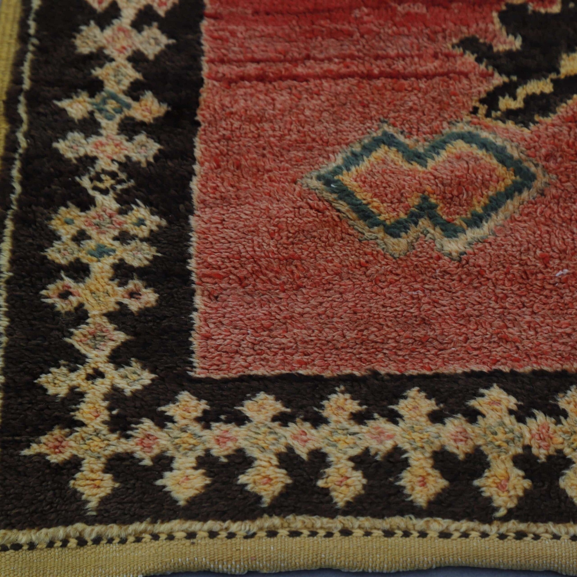 Pink Taznakht Rug – Vintage Moroccan Wool 9×5 Ft
