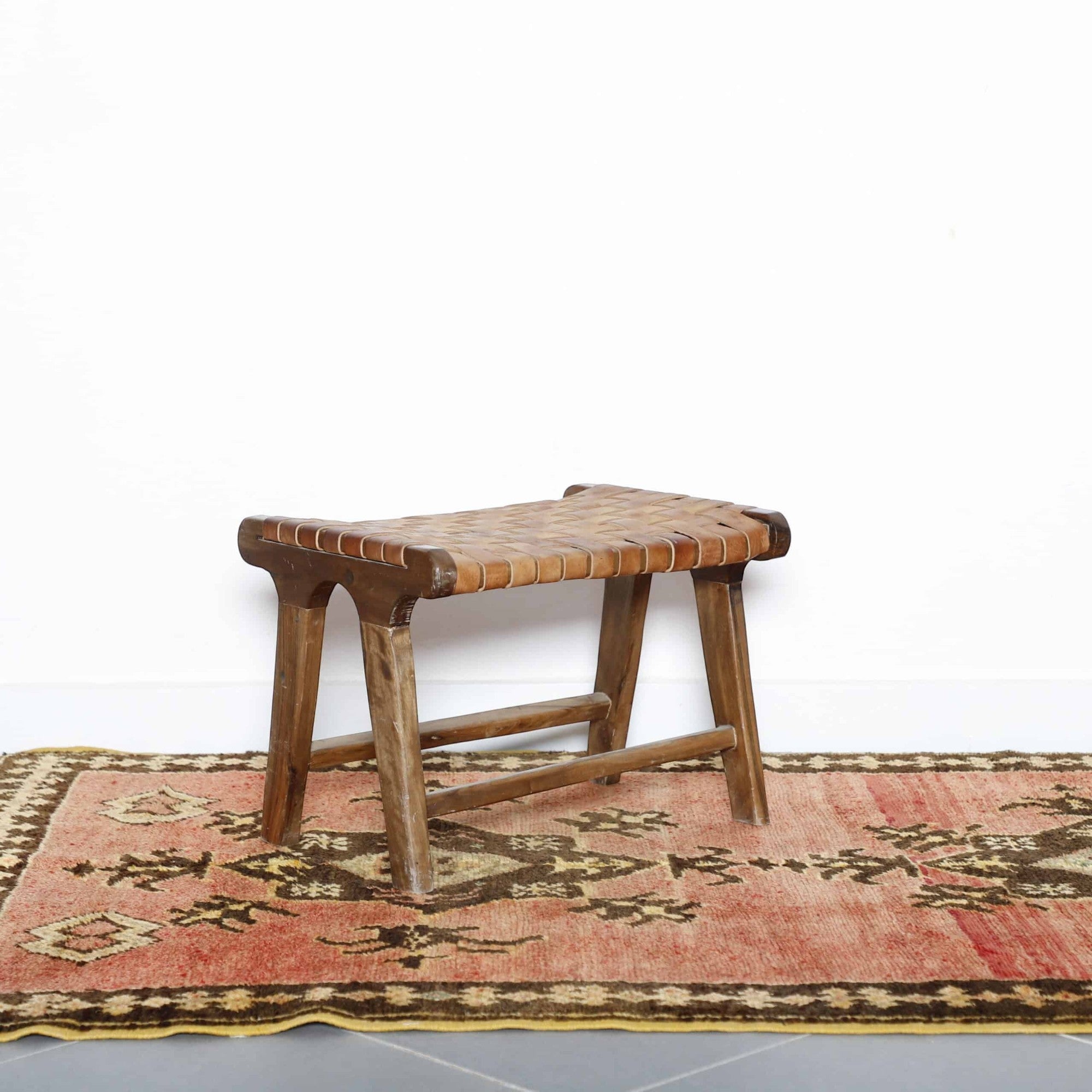 Pink Taznakht Rug – Vintage Moroccan Wool 9×5 Ft