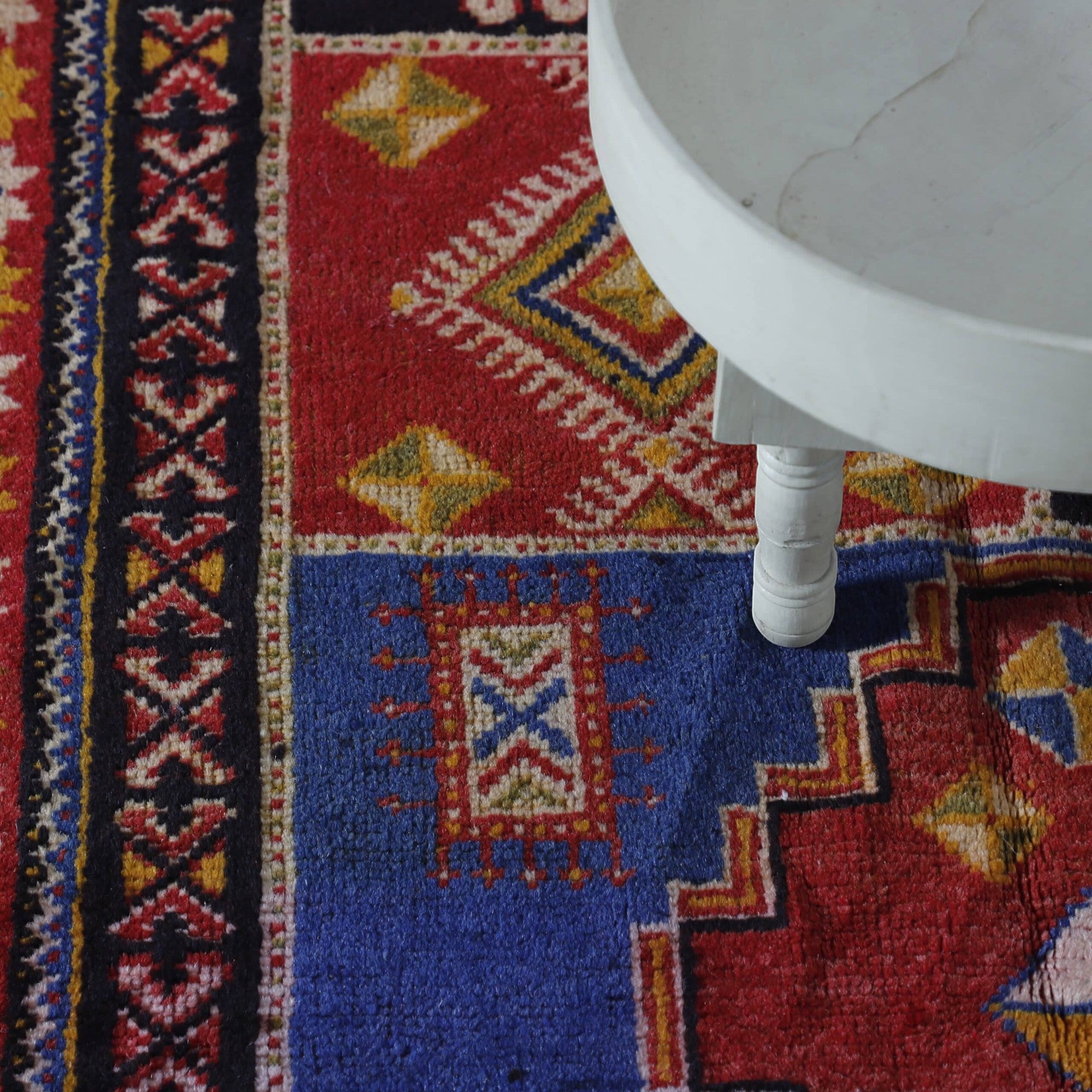 Ait Ouaghrda Rug 200×105 cm – Handmade Moroccan Vintage