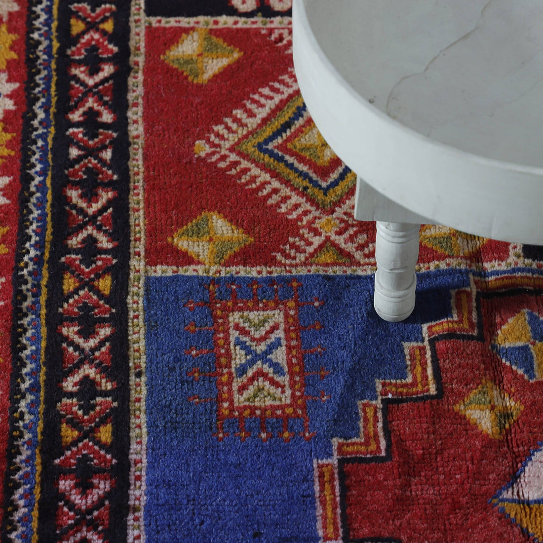 Ait Ouaghrda Rug 200×105 cm – Handmade Moroccan Vintage