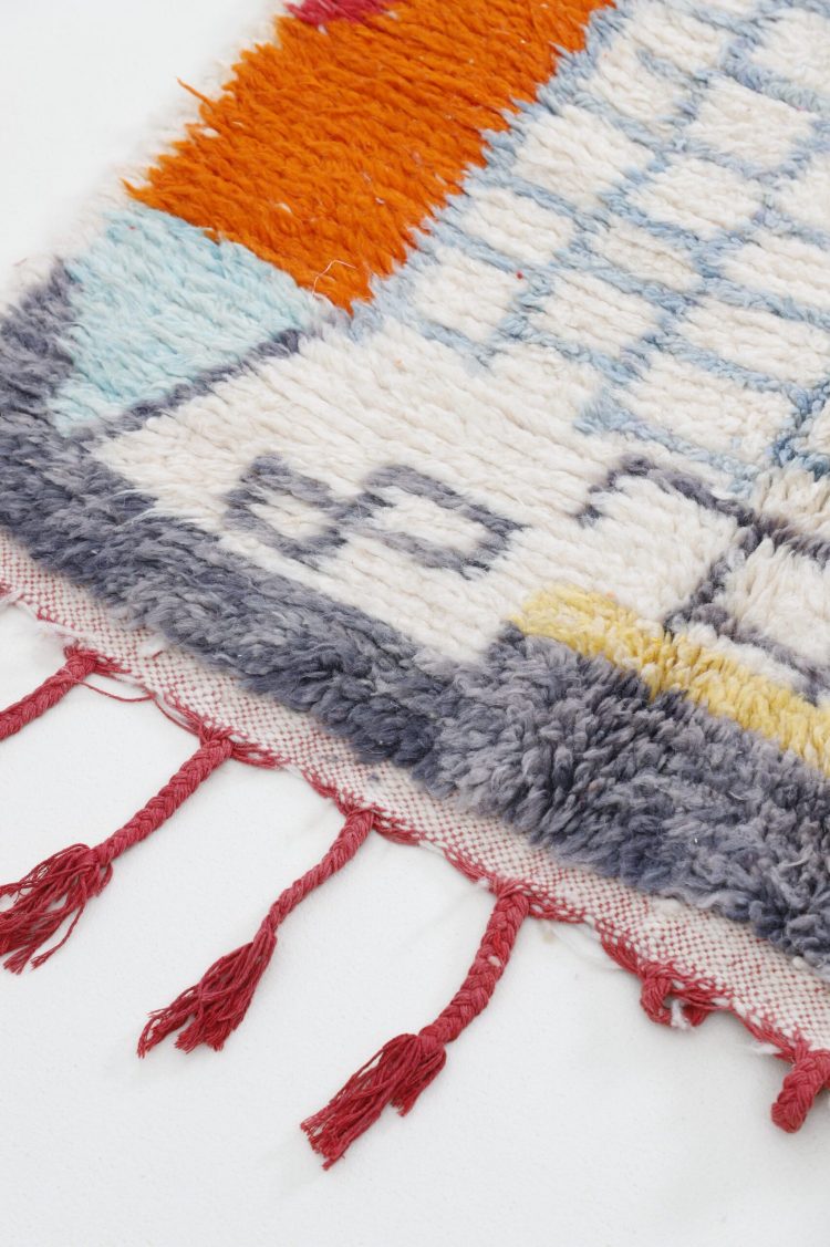 Abstract Moroccan Rug - A blend of traditional craftsmanship and modern abstract design.