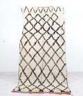 Beniouarain Vintage Rug - Handwoven Moroccan wool with geometric patterns