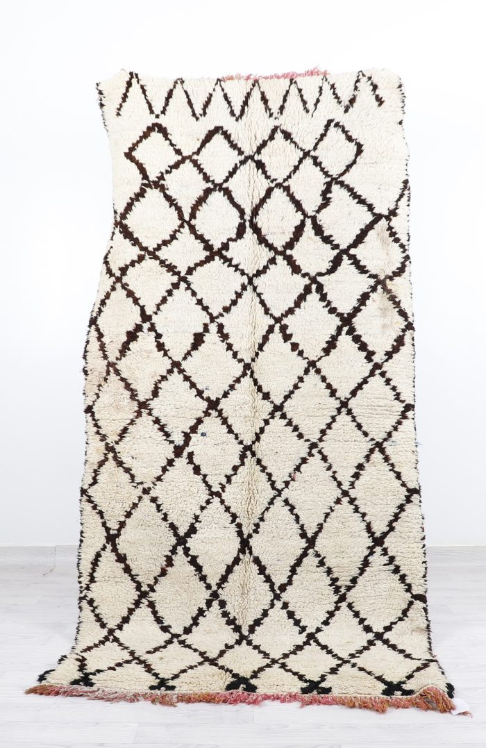 Beniouarain Vintage Rug - Handwoven Moroccan wool with geometric patterns