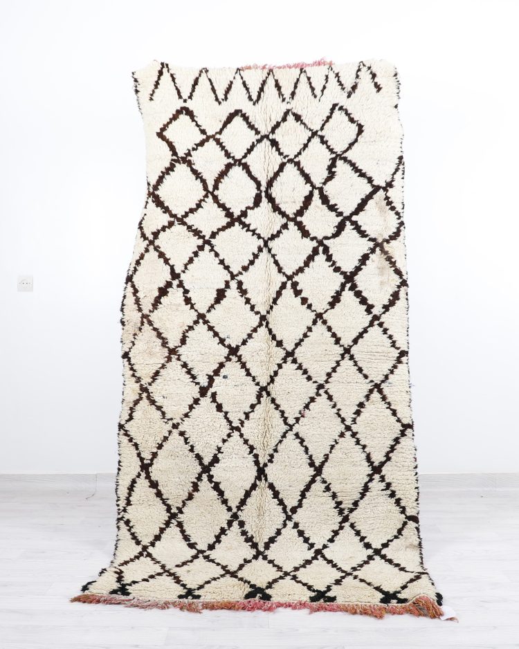 Beniouarain Vintage Rug - Handwoven Moroccan wool with geometric patterns