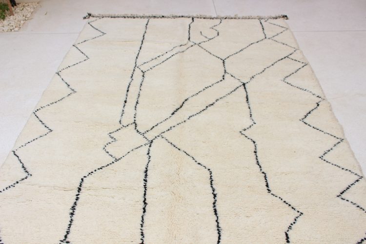 Modern Beni Ourain Rug, handwoven Moroccan wool carpet with traditional patterns and modern design