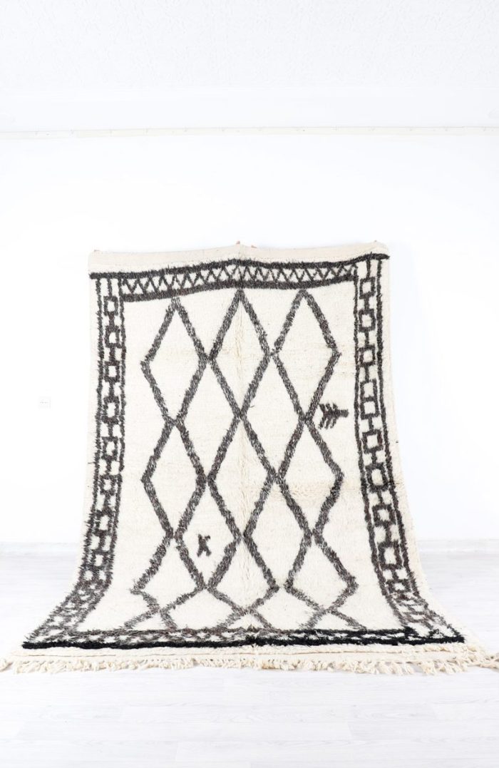 Vintage Beni Ouarain Rug - Handwoven geometric design