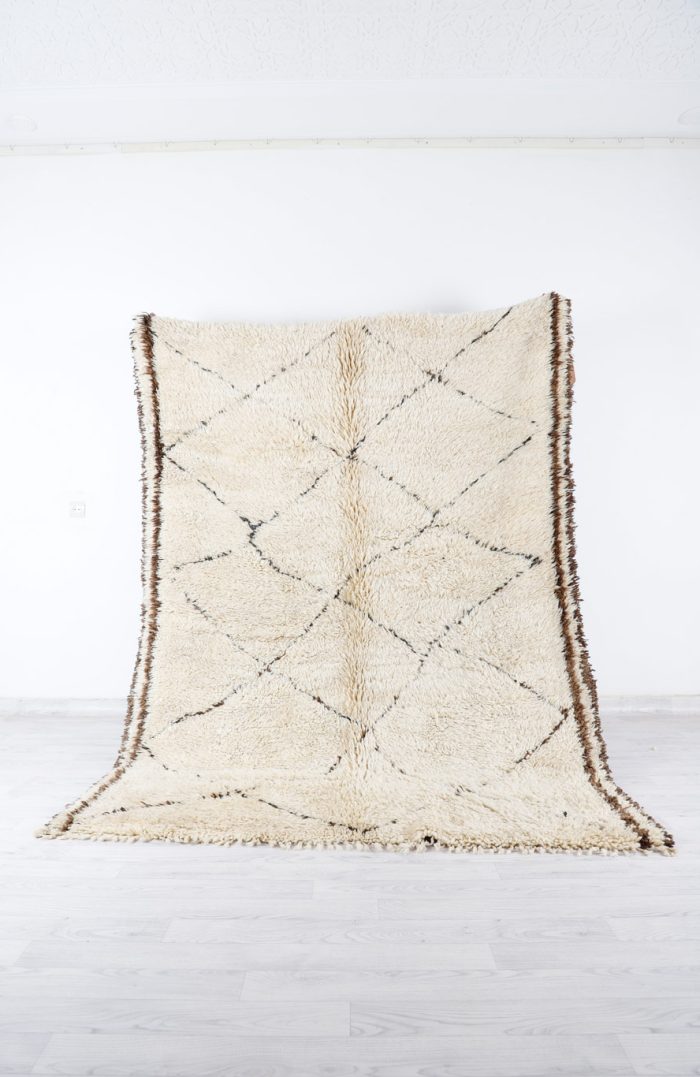 Creamy Vintage Rug - Handwoven with soft hues and intricate patterns