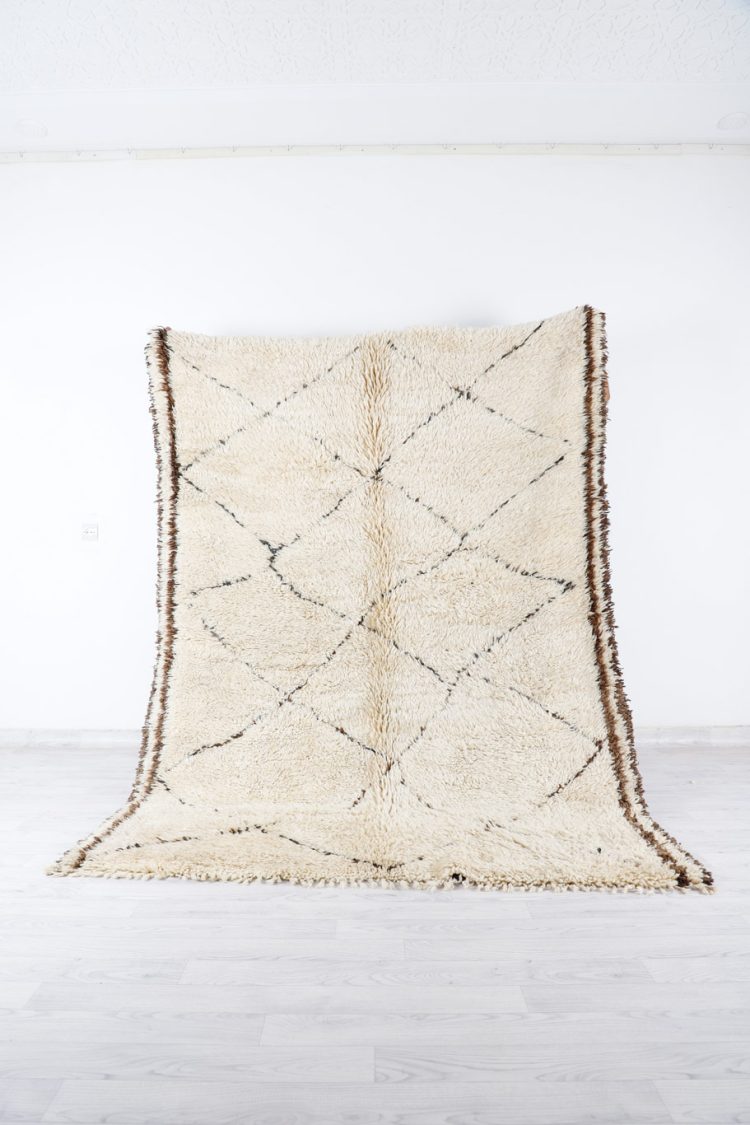 Creamy Vintage Rug - Handwoven with soft hues and intricate patterns