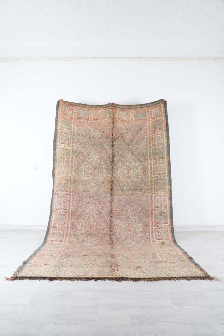 Area Rug Vintage - Handwoven with intricate designs