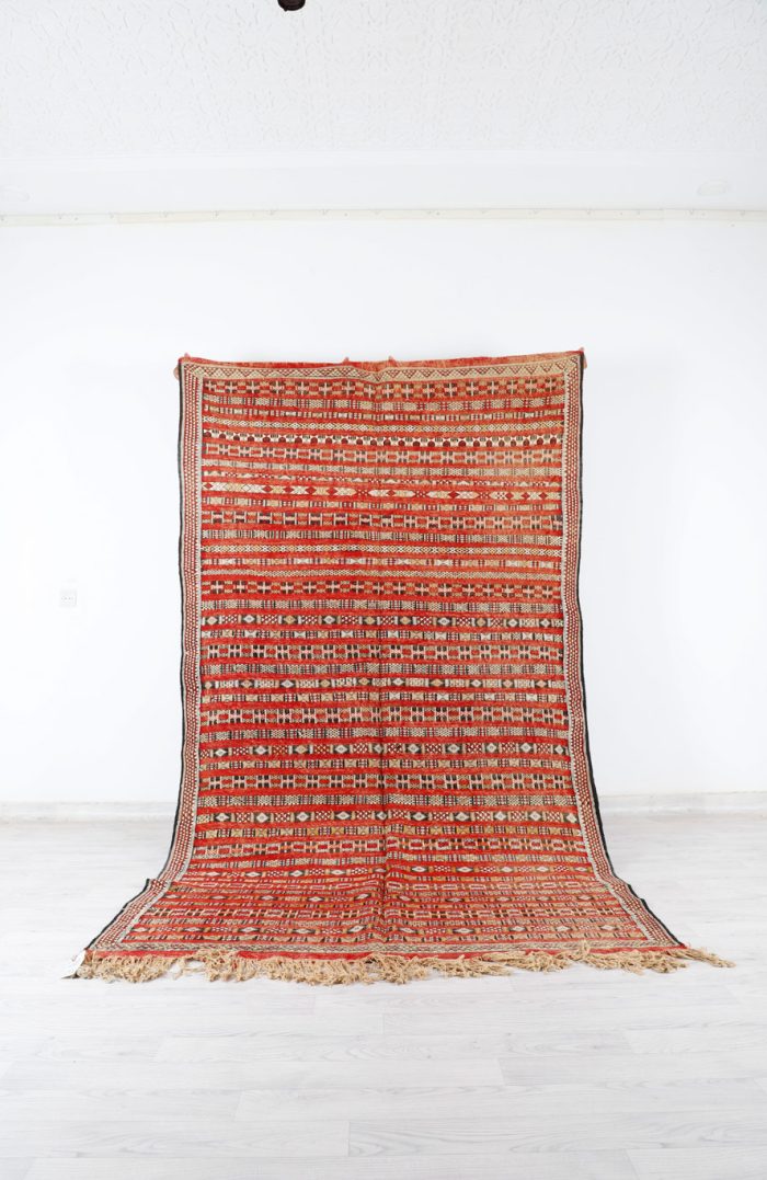 Red Vintage Area Rug - Timeless Handcrafted Elegance