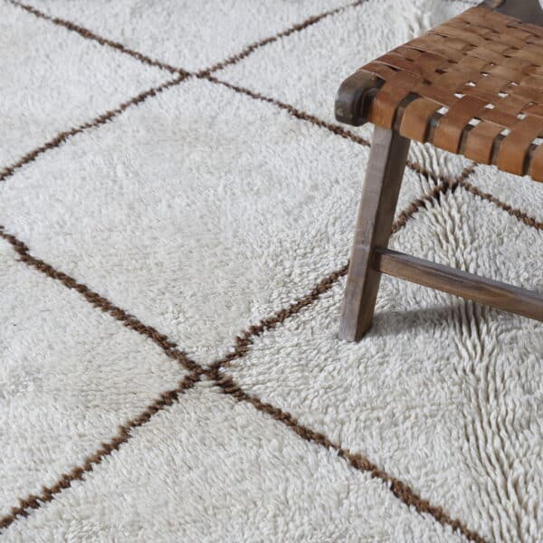 Vintage Marmoucha Rug 8.4×5.4 ft – Moroccan Wool in Minimalist Diamond Pattern - Image 5