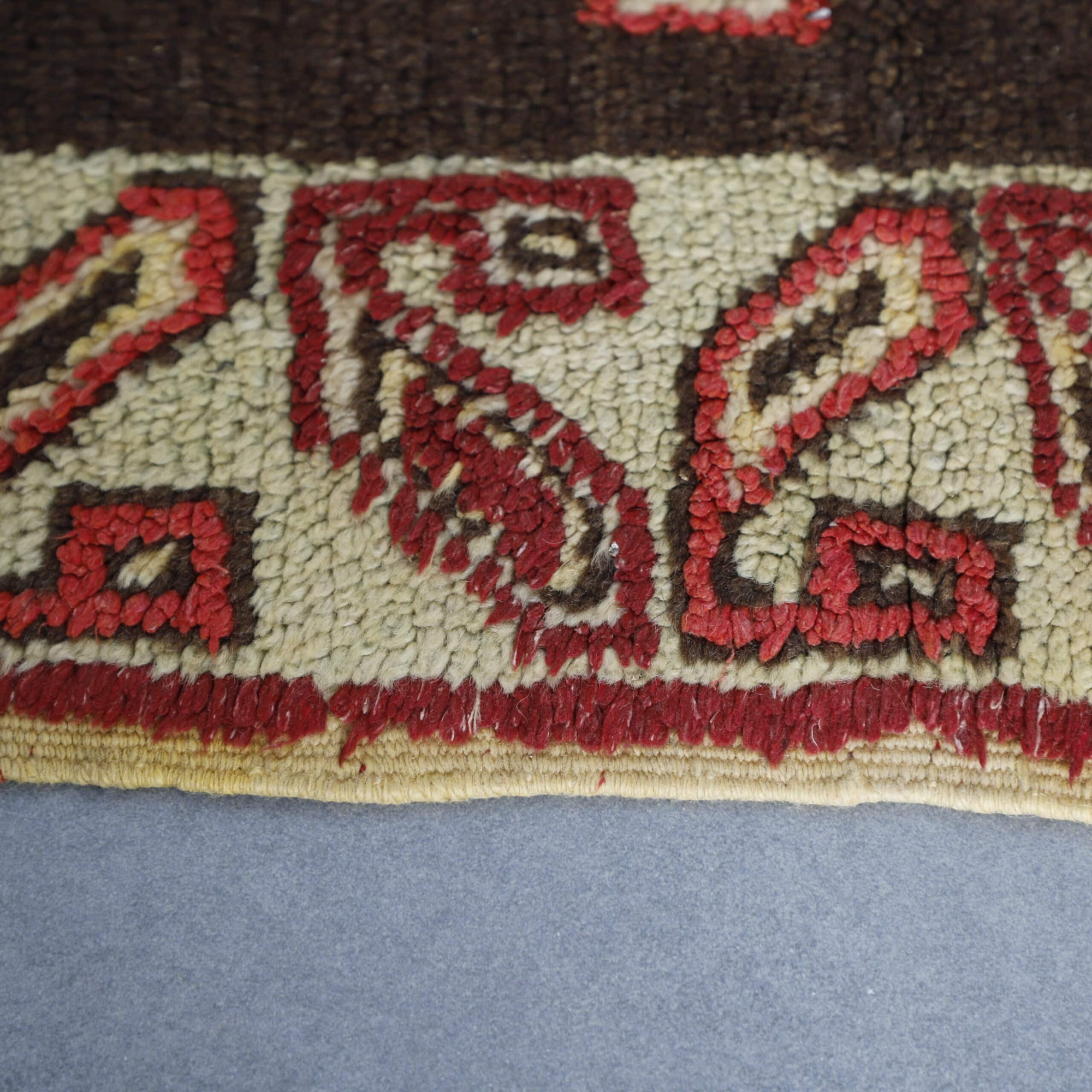 Taznakht Carpet 9.8×5.3 Ft – Handmade Moroccan Vintage - Image 3