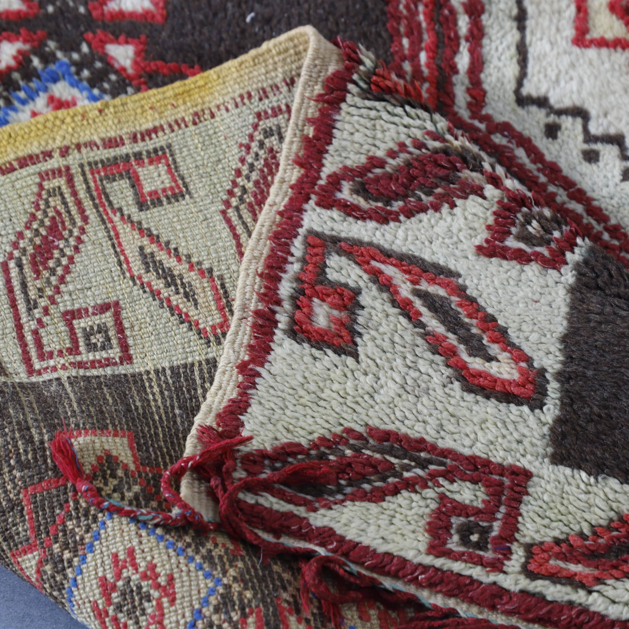 Taznakht Carpet 9.8×5.3 Ft – Handmade Moroccan Vintage - Image 6