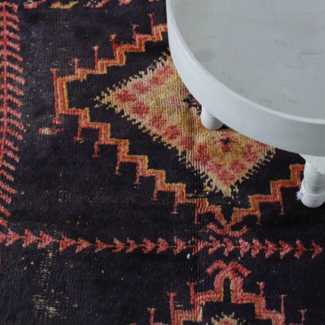 Old Black Wool Taznakht Rug 4.8×3.3 Ft – Vintage Handmade - Image 4