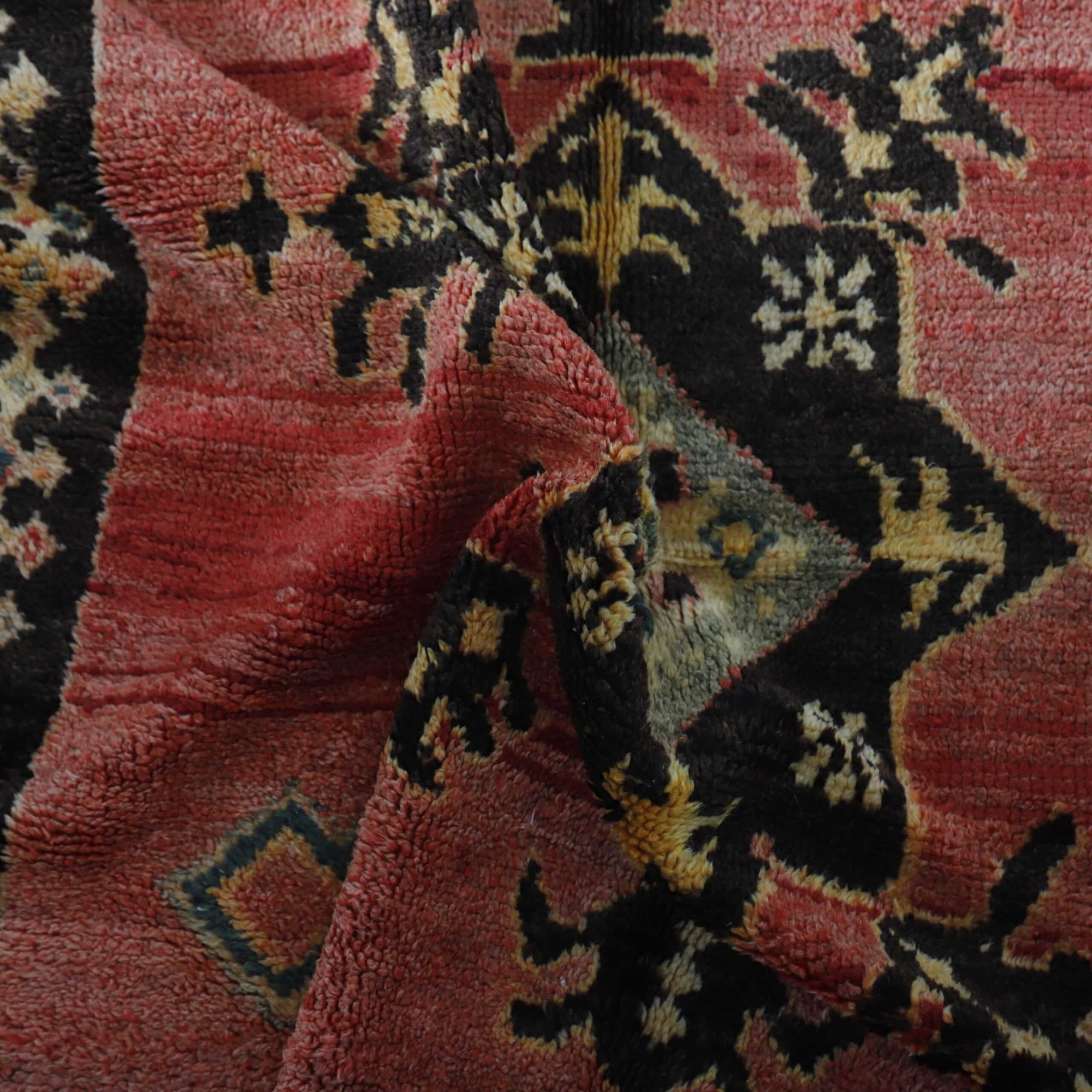 Pink Taznakht Rug – Vintage Moroccan Wool 9×5 Ft - Image 4