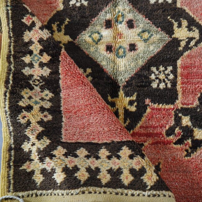 Pink Taznakht Rug – Vintage Moroccan Wool 9×5 Ft - Image 2