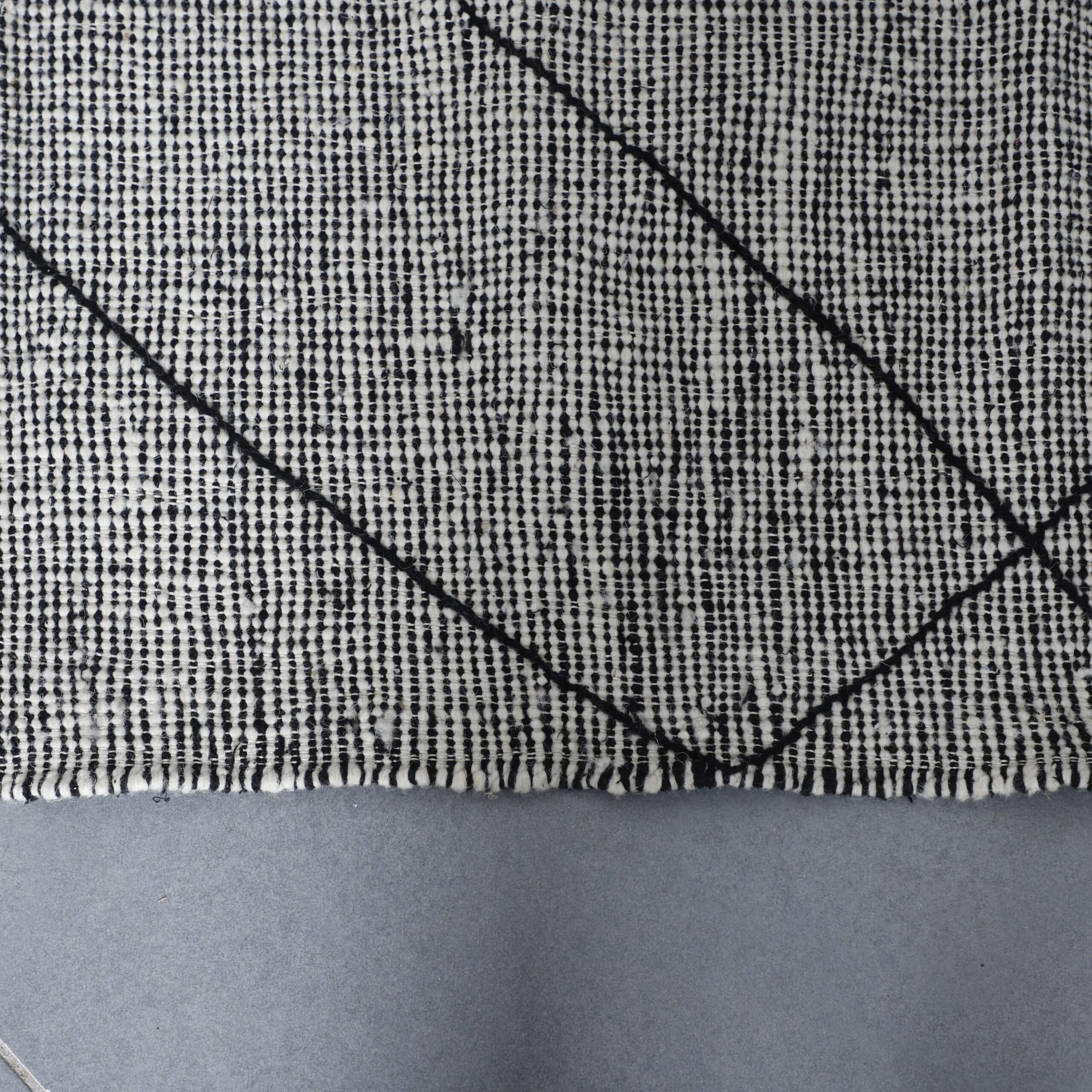 Zanafi Kilim 8.1×4.9 Ft – Handwoven Moroccan Rug - Image 3