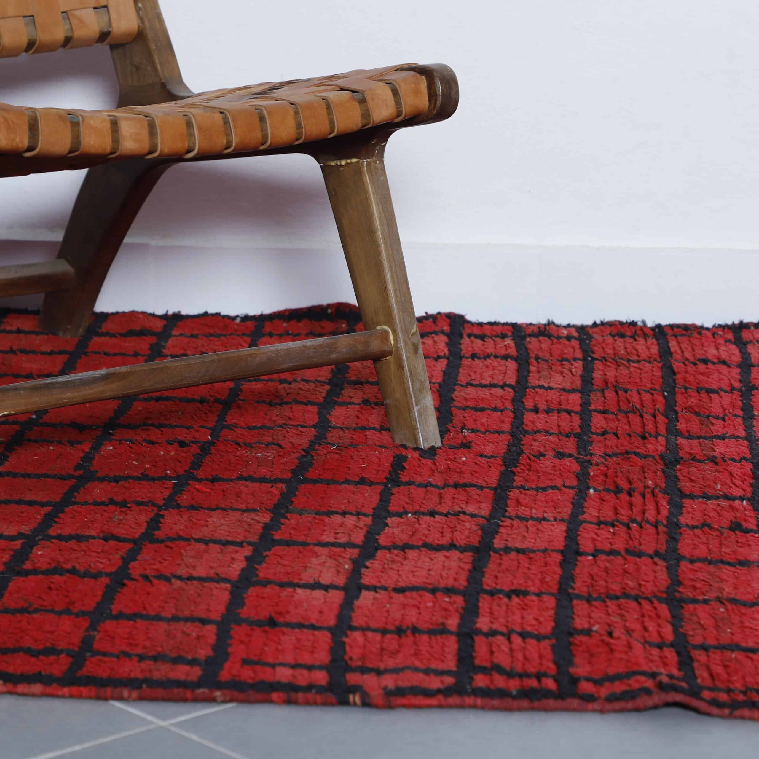 Red Vintage Rug 7.7×4.9 Ft – Moroccan Wool - Image 4