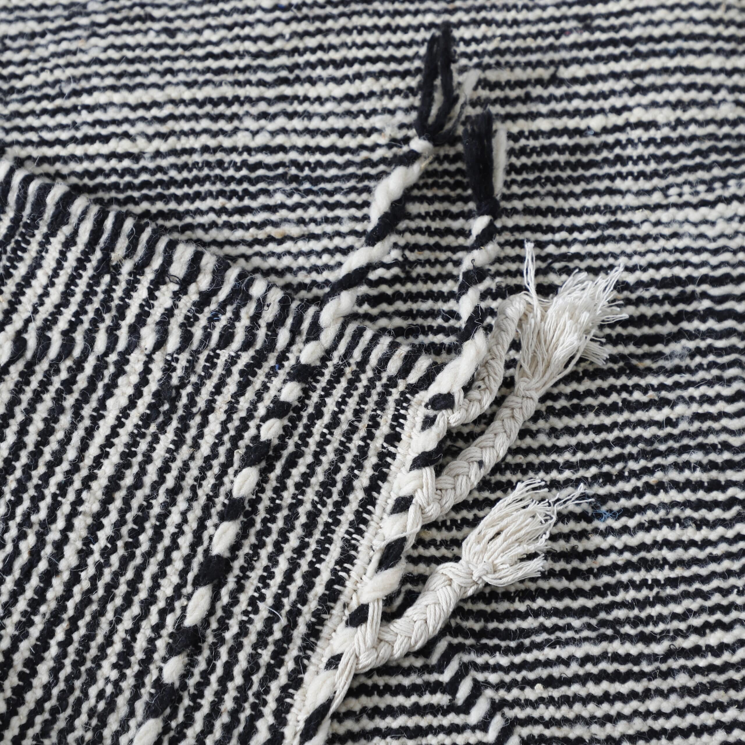 Zanafi Kilim Rug 8.6×5.1 Ft – Authentic Handwoven Moroccan Rug - Image 2