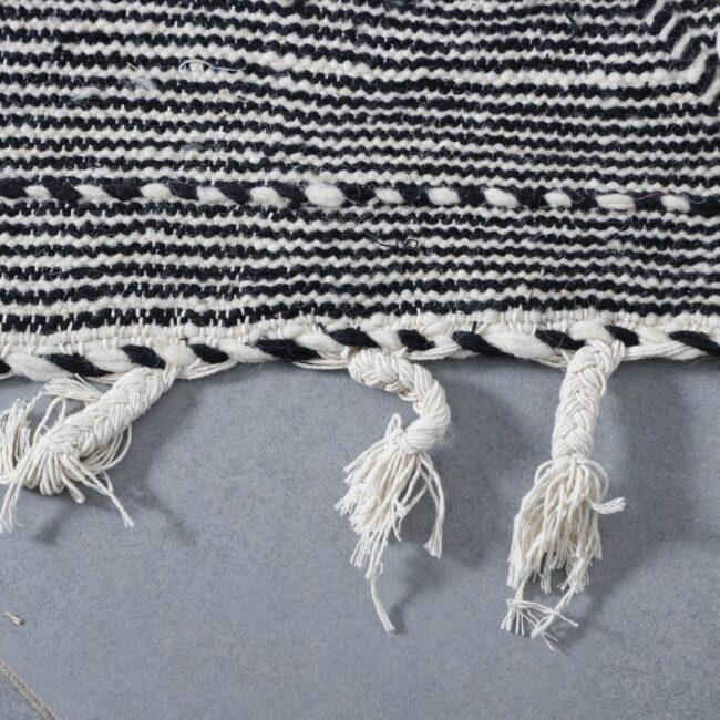 Zanafi Kilim Rug 8.6×5.1 Ft – Authentic Handwoven Moroccan Rug - Image 3