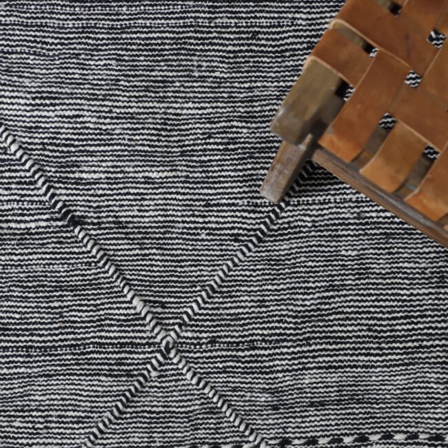 Zanafi Kilim Rug 8.6×5.1 Ft – Authentic Handwoven Moroccan Rug - Image 4