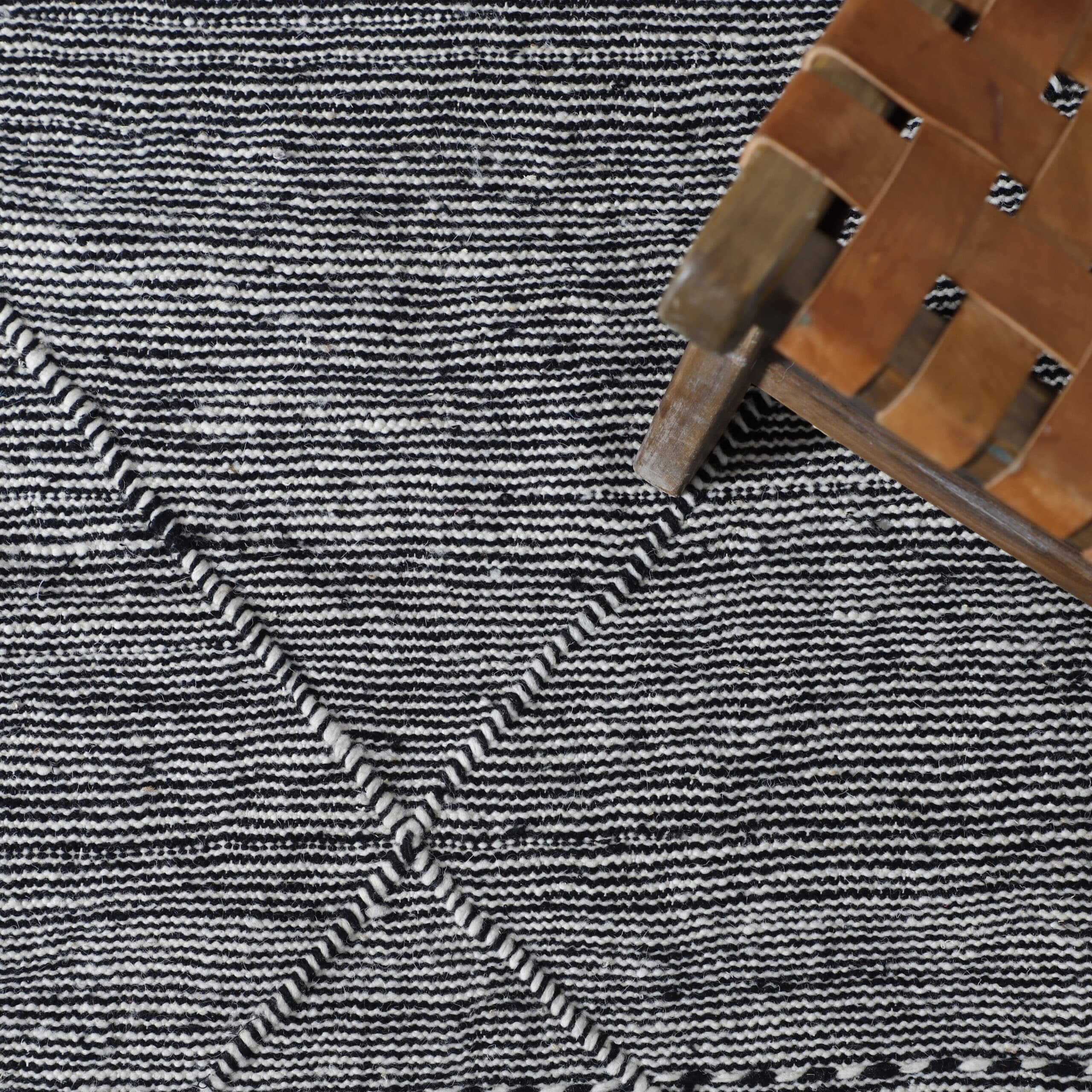 Zanafi Kilim Rug 8.6×5.1 Ft – Authentic Handwoven Moroccan Rug - Image 4